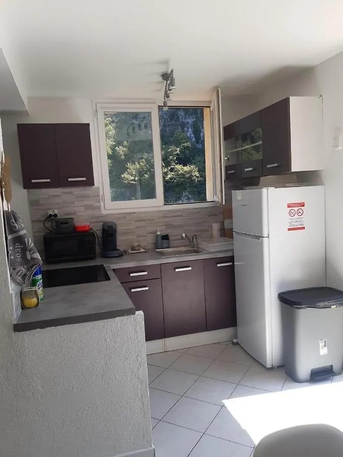 Appartement 3 Pieces Dans Maison Individuelle Entre Mer Et Montagnes Bouyon