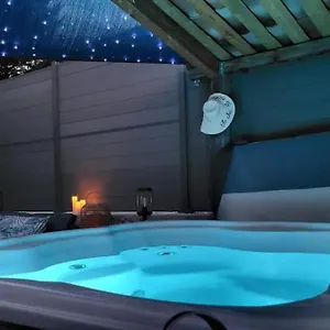 Hébergement de vacances L'antre Deux Pierres, Spa, Détente Et Romantisme